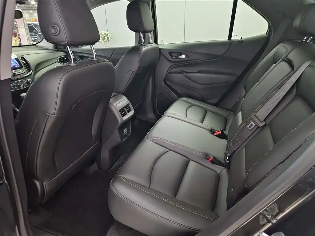 Chevrolet Equinox 2022 из CN, фото 8