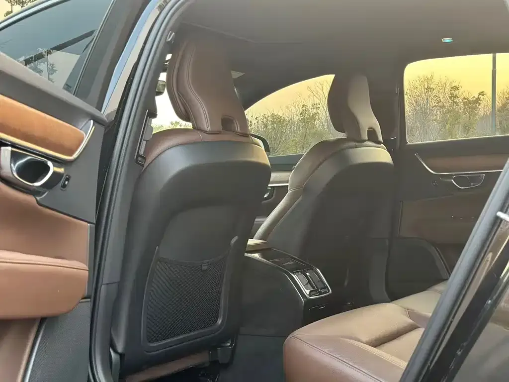 Volvo S90 2022 из CN, фото 4