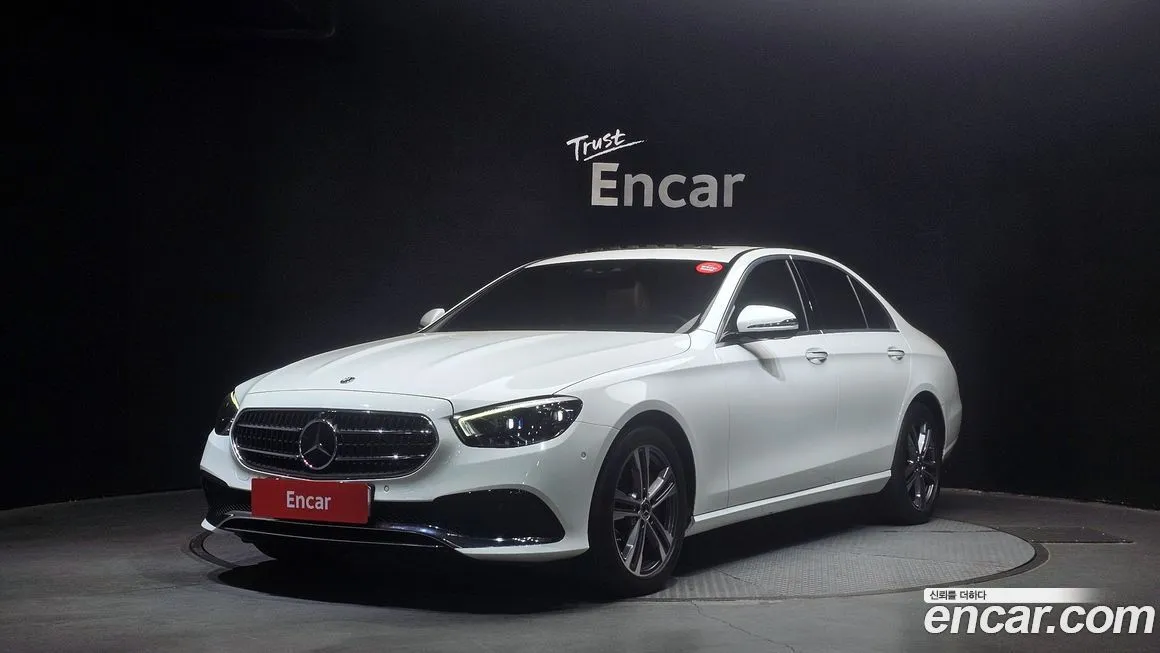 Mercedes-Benz E-Class — фото 1