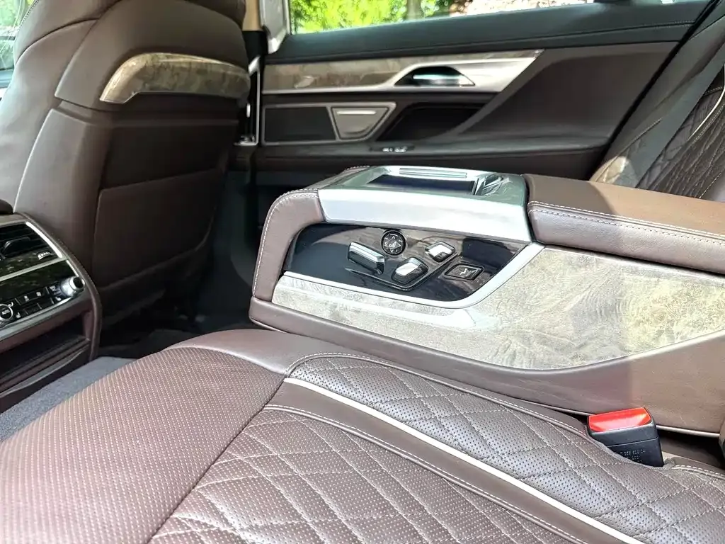 BMW 7 Series 2021 из CN, фото 4