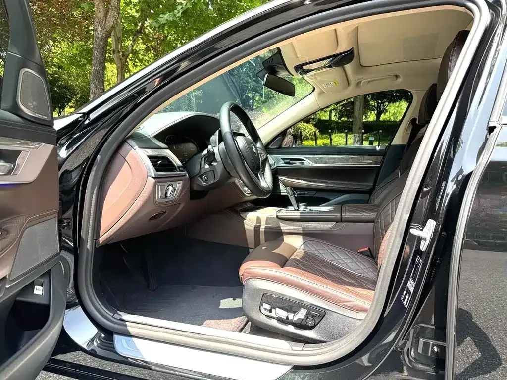 BMW 7 Series 2021 из CN, фото 6