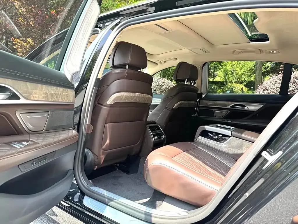 BMW 7 Series 2021 из CN, фото 5