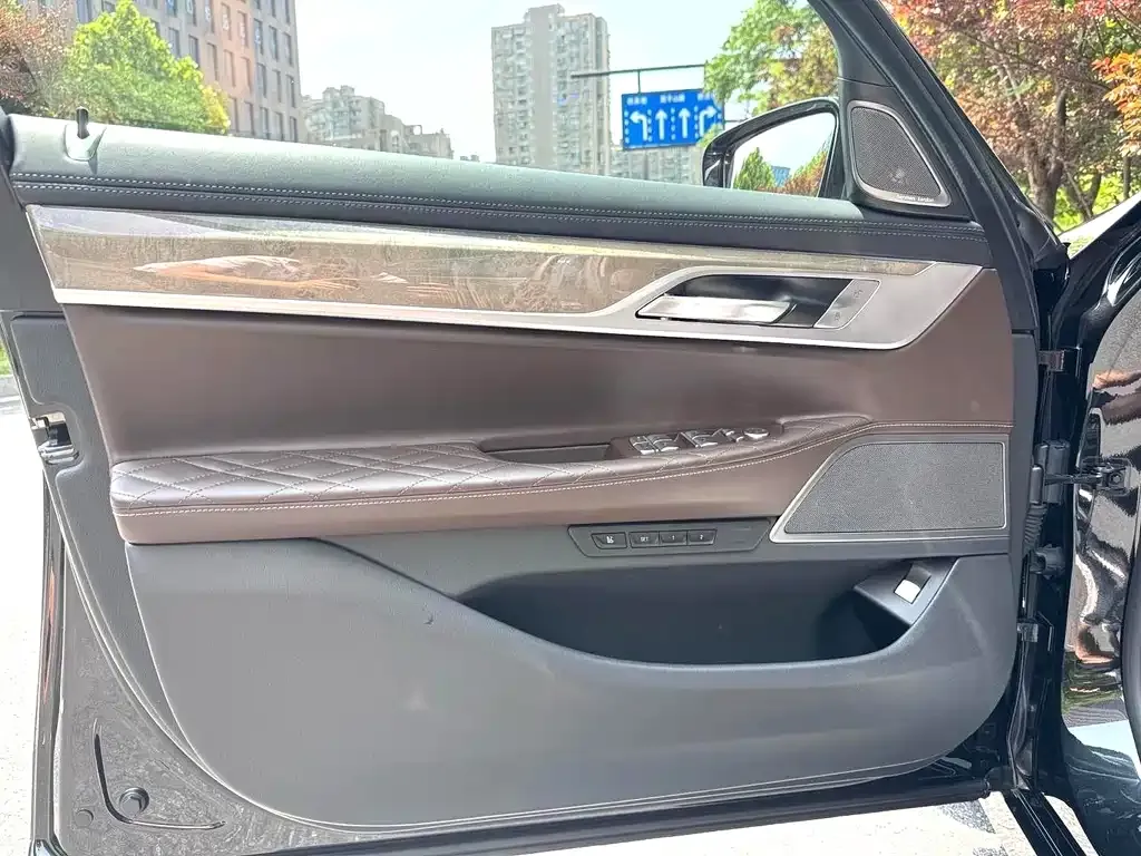 BMW 7 Series 2021 из CN, фото 2