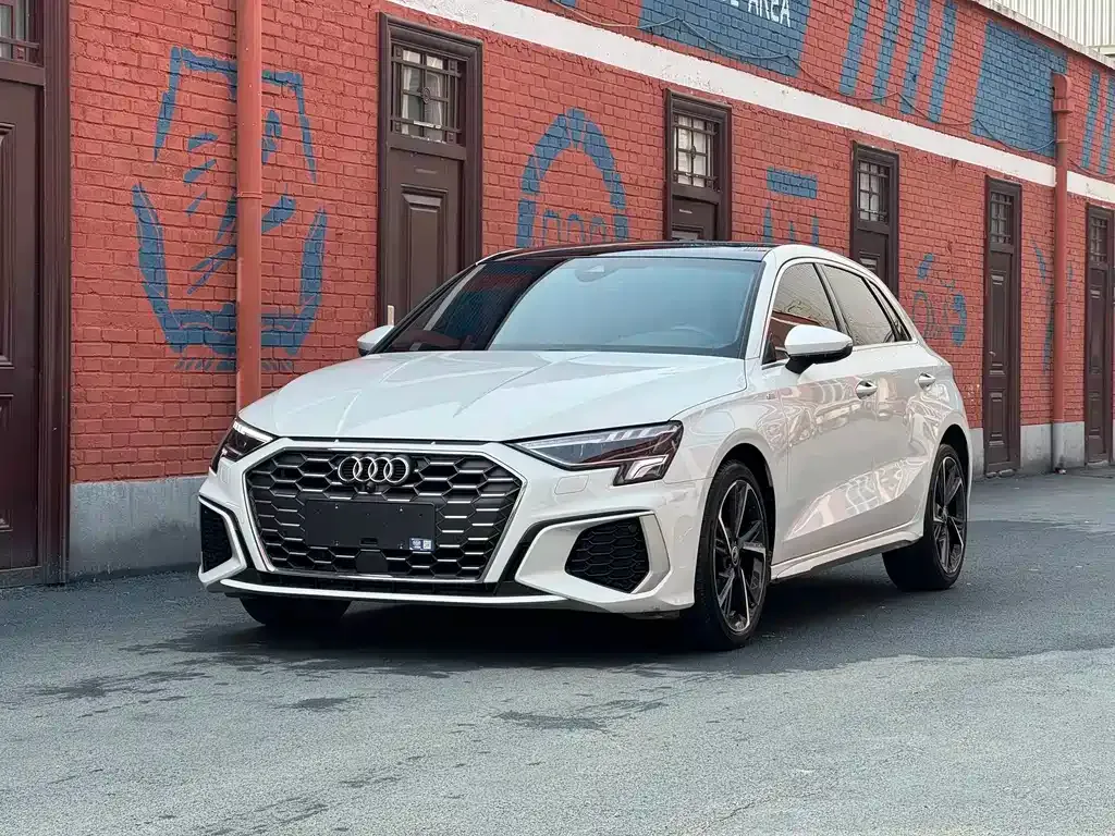 Audi A3 2023 из CN, фото 1