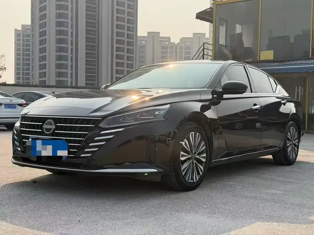 Nissan Teana — фото 1