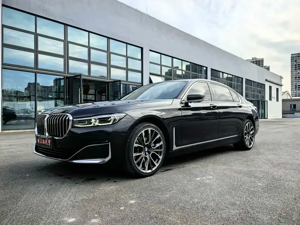 BMW 7 Series — фото 1