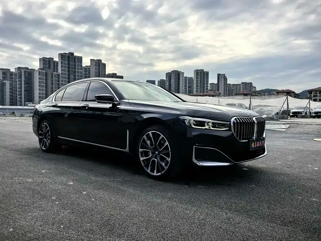 BMW 7 Series — фото 10