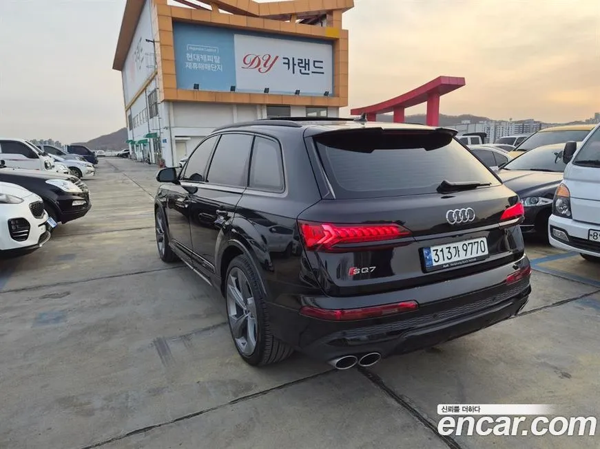 Audi SQ7 2023 из KR, фото 8