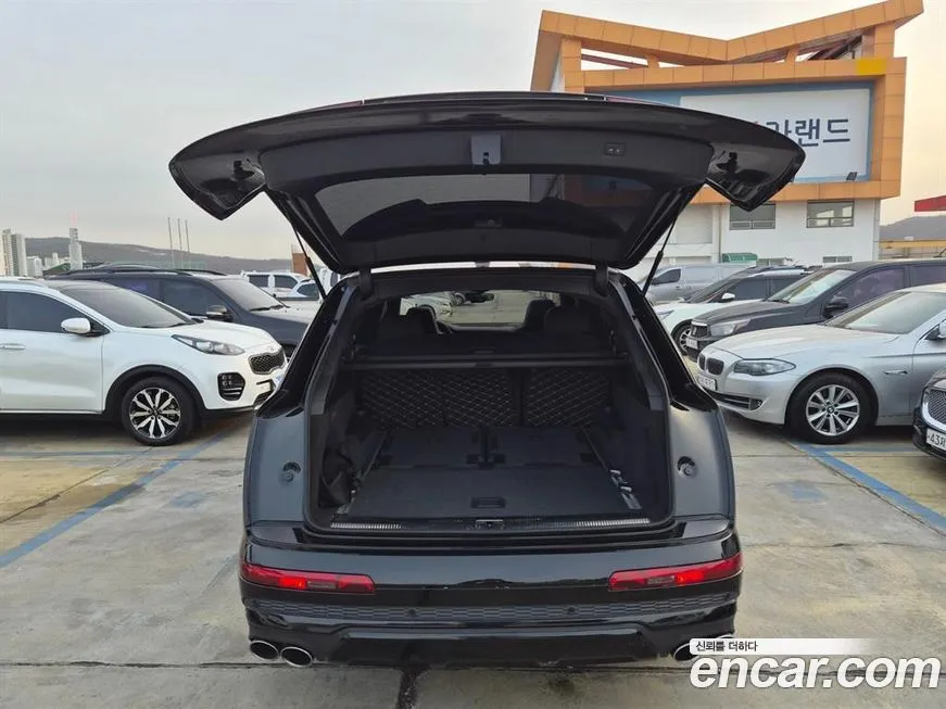 Audi SQ7 2023 из KR, фото 9