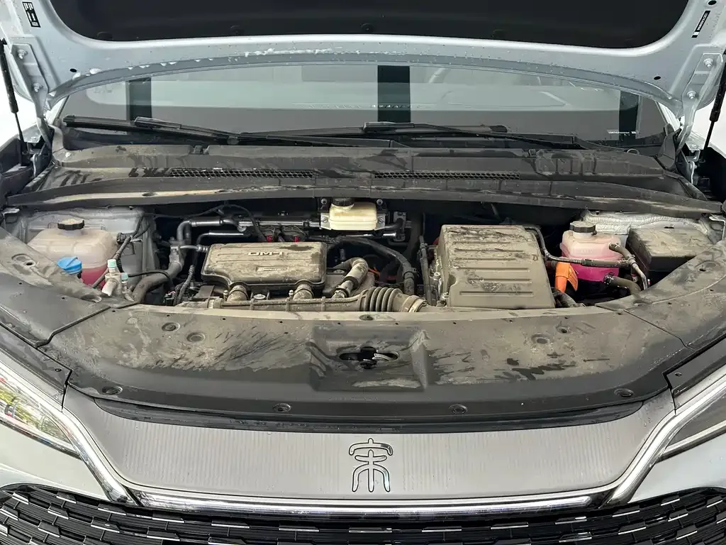 BYD L DM-i — фото 10