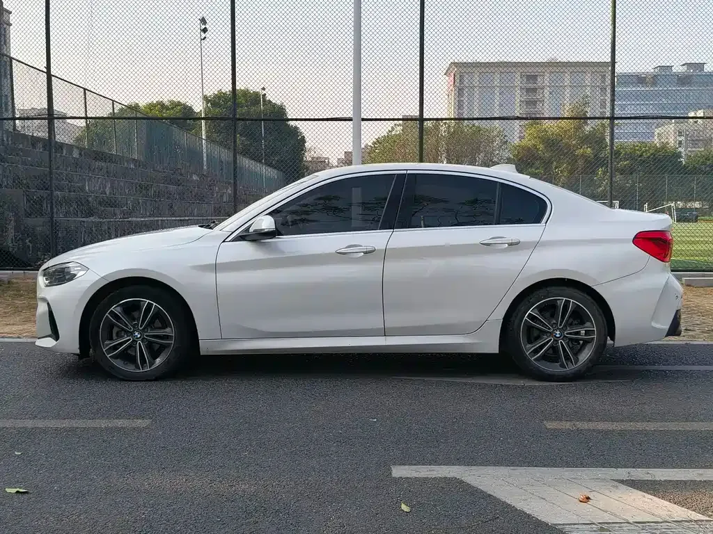 BMW 1 Series 2021 из CN, фото 10