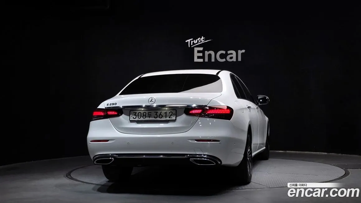 Mercedes-Benz E-Class — фото 4