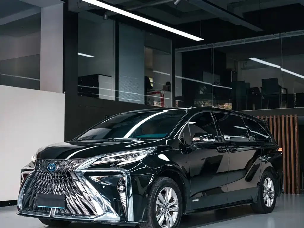 Toyota Sienna 2023 из CN, фото 1