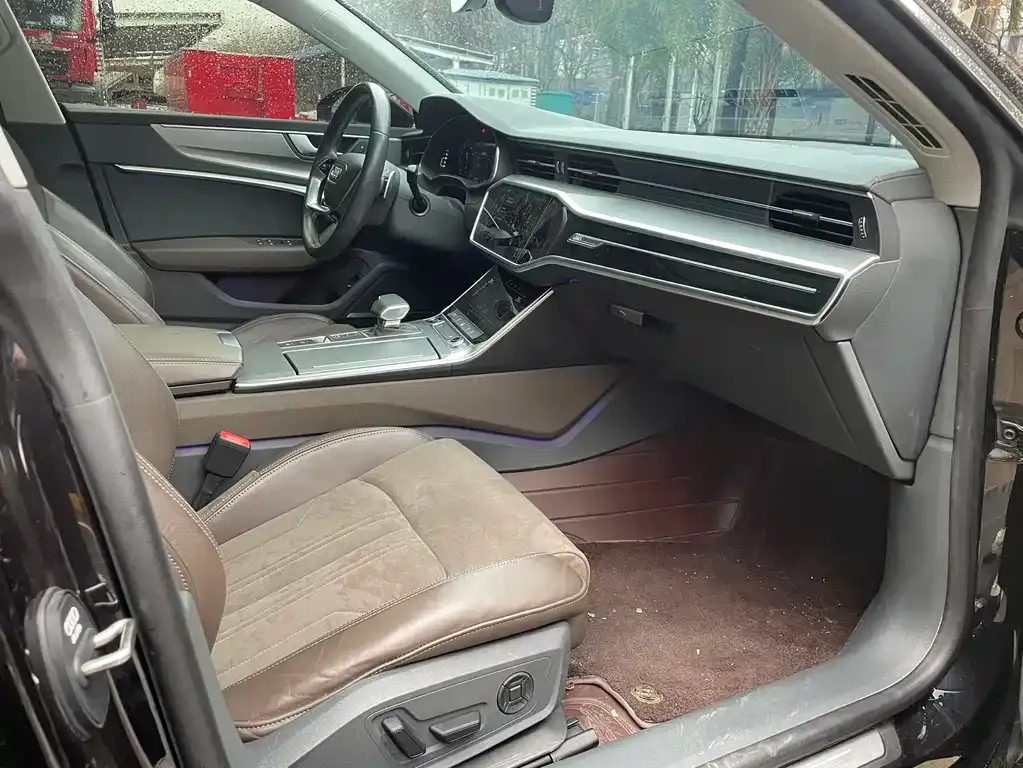 Audi A7L 2023 из CN, фото 4
