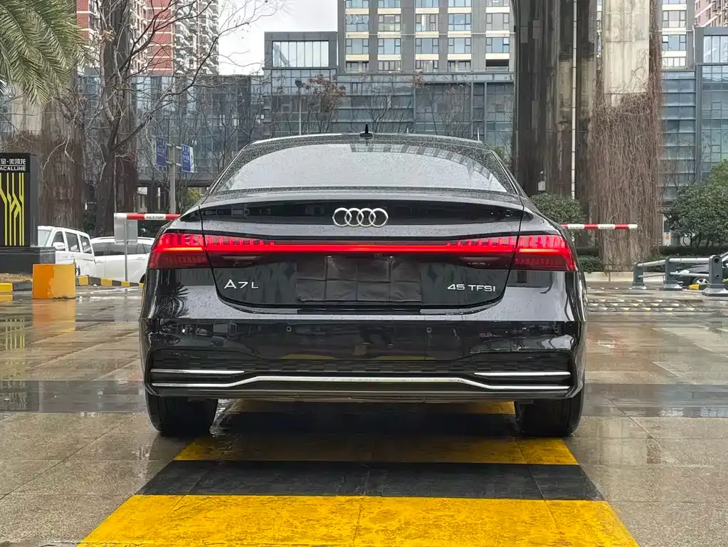 Audi A7L 2023 из CN, фото 9