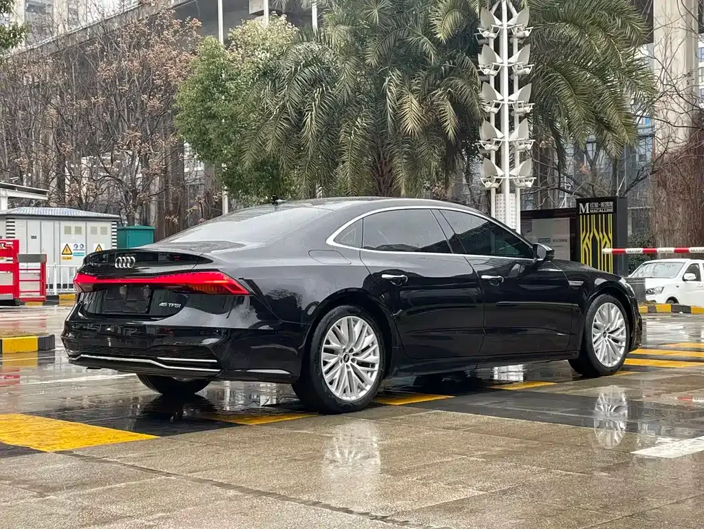 Audi A7L 2023 из CN, фото 8