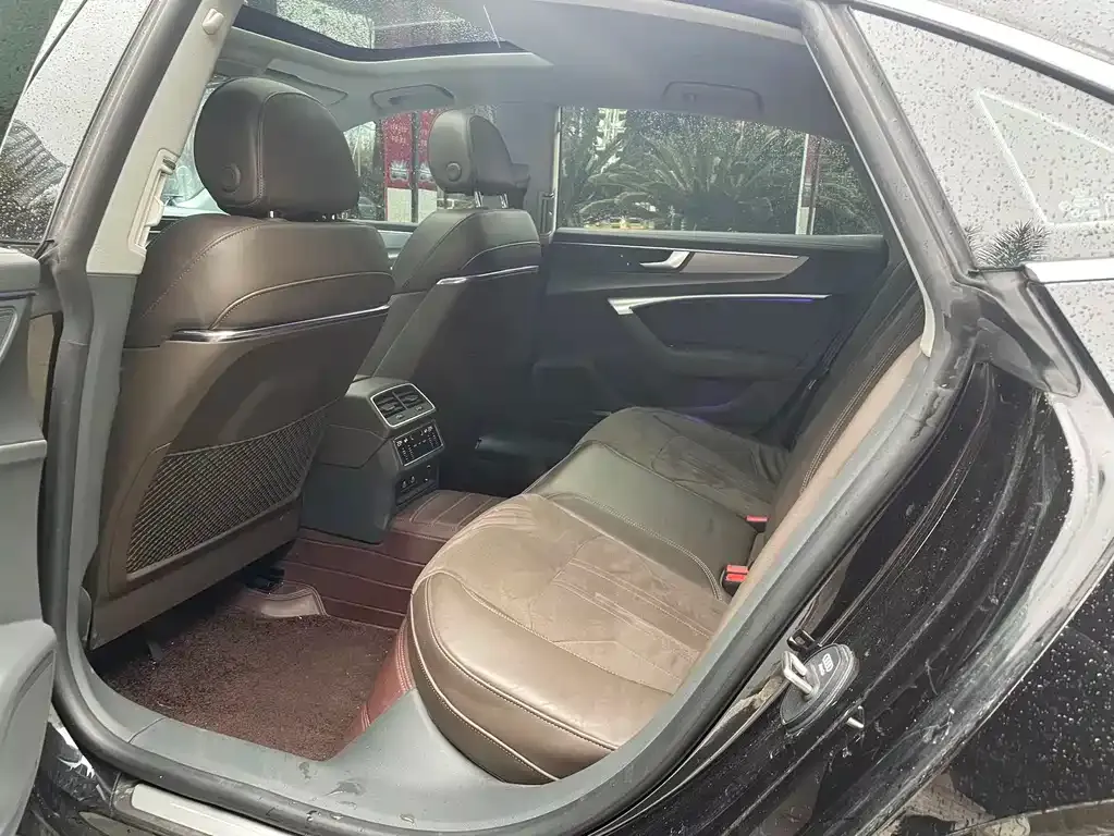 Audi A7L 2023 из CN, фото 3