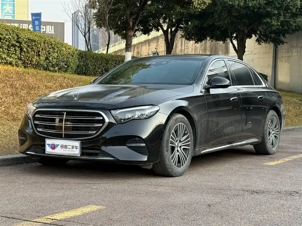 Mercedes-Benz E-Class — фото 1