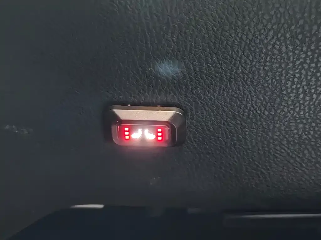 Toyota Yaris L — фото 6