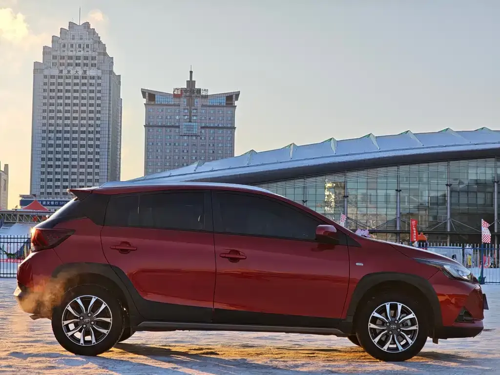 Toyota Yaris L — фото 8