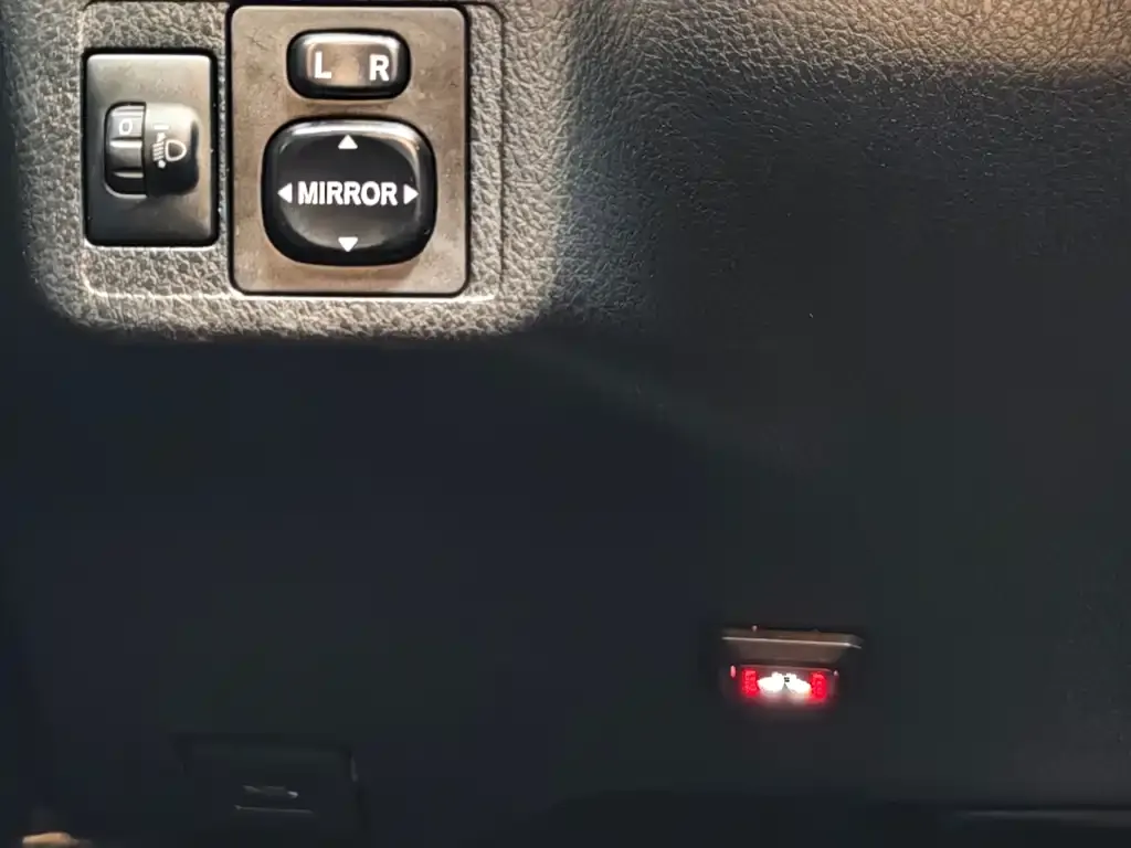Toyota Yaris L — фото 9