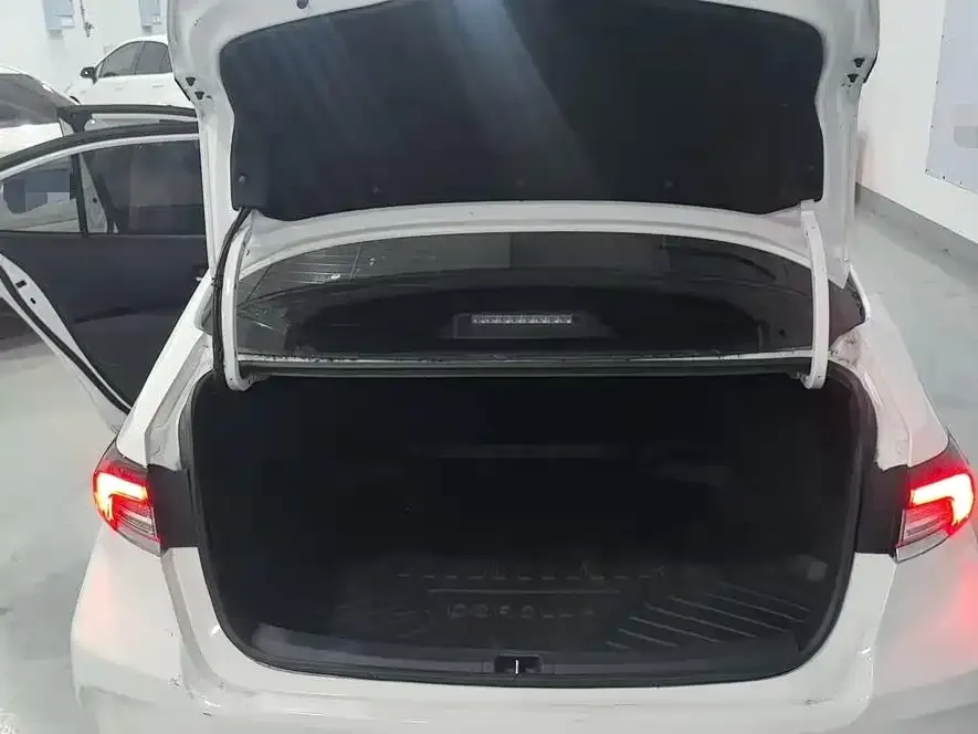 Toyota Corolla 2023 из CN, фото 2