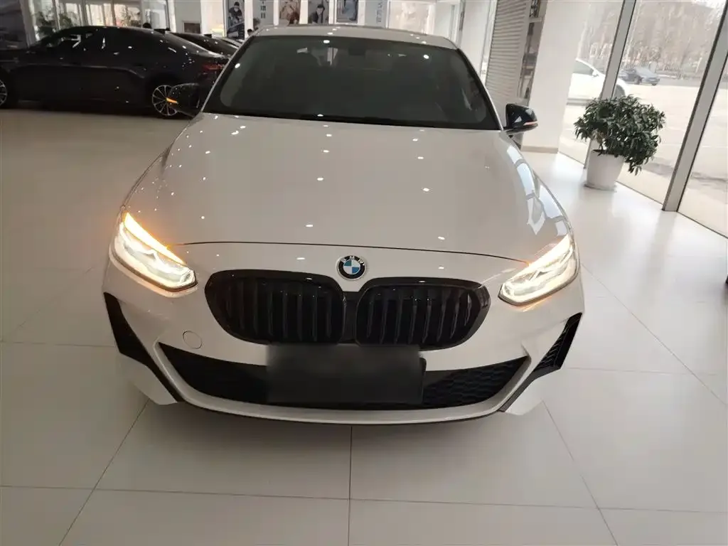 BMW 1 Series 2023 из CN, фото 2