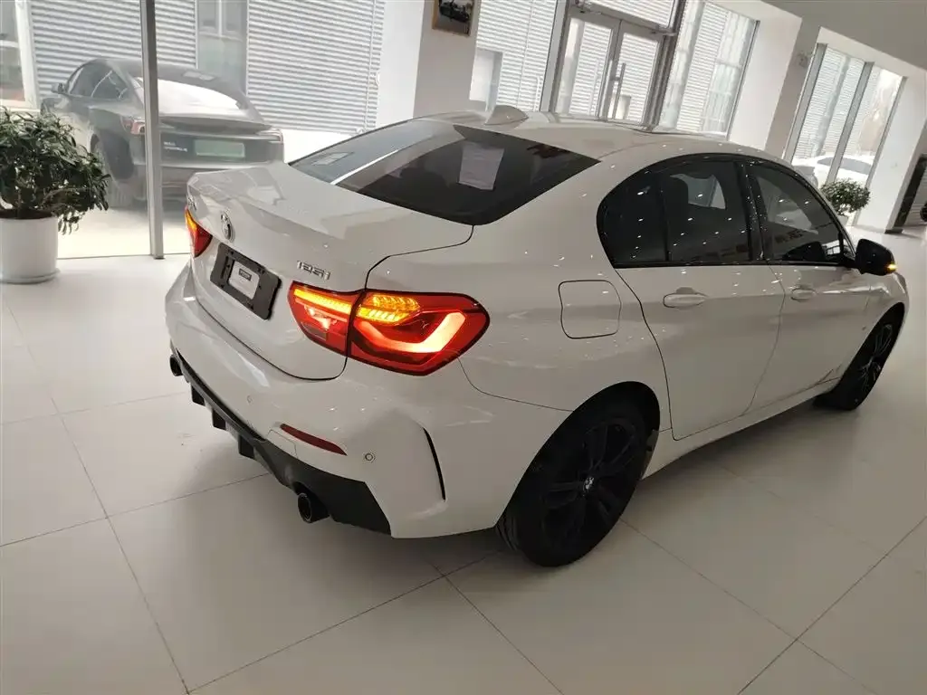 BMW 1 Series 2023 из CN, фото 10