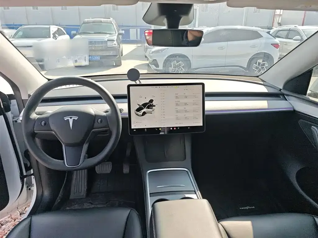 Tesla Model Y — фото 10