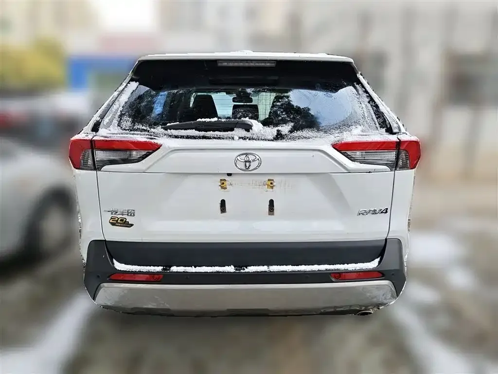 Toyota RAV4 2023 из CN, фото 2