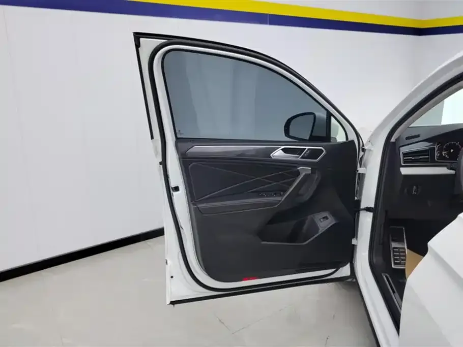 Volkswagen Tiguan L 2022 из CN, фото 2