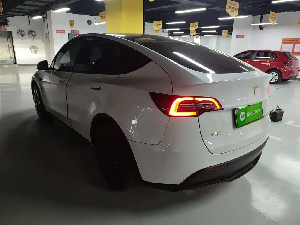 Tesla Model Y 2024 из CN, фото 3