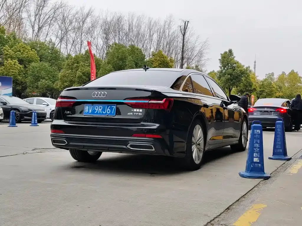 Audi A6L 2021 из CN, фото 6