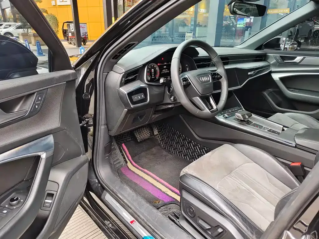 Audi A6L 2021 из CN, фото 4
