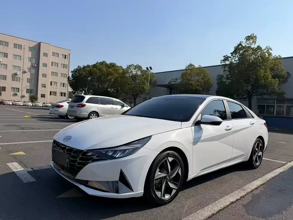 Hyundai Elantra 2023 из CN, фото 1
