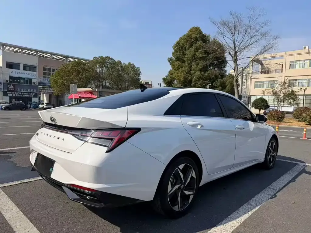 Hyundai Elantra 2023 из CN, фото 3