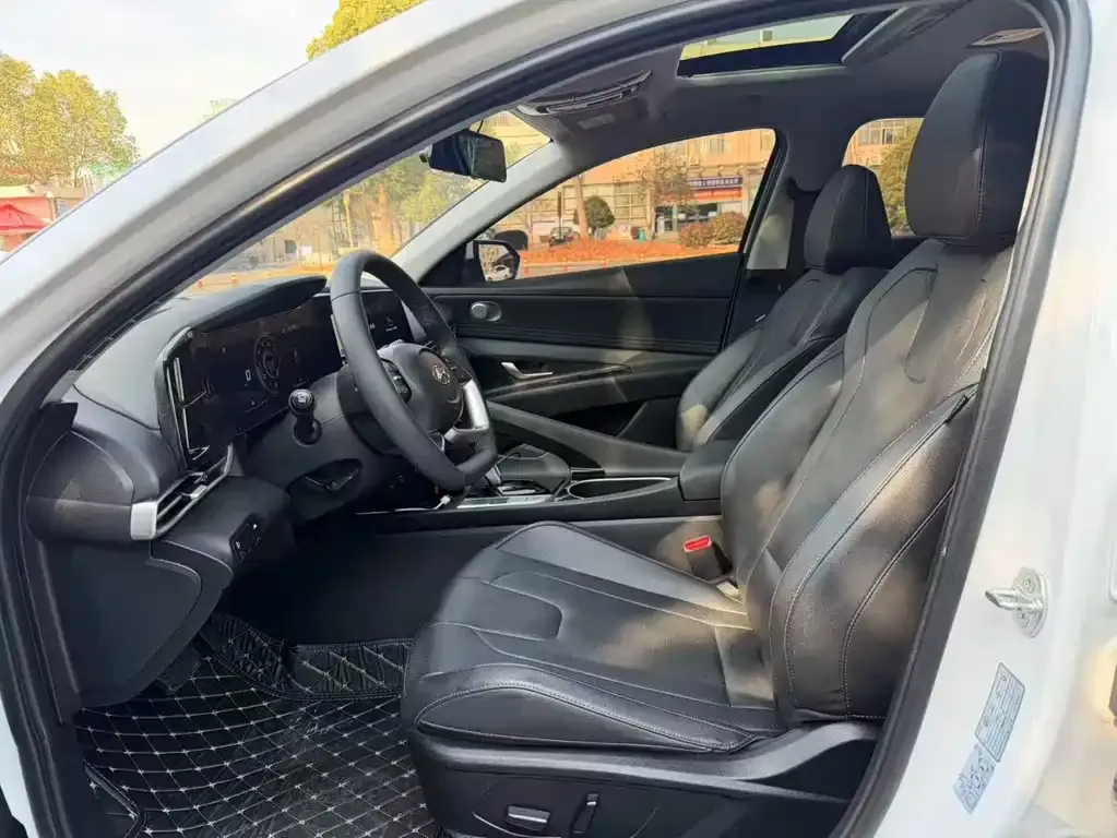 Hyundai Elantra 2023 из CN, фото 2