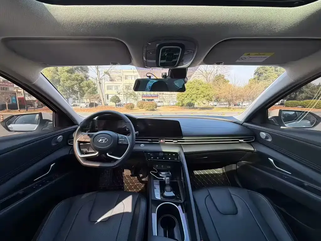 Hyundai Elantra 2023 из CN, фото 9