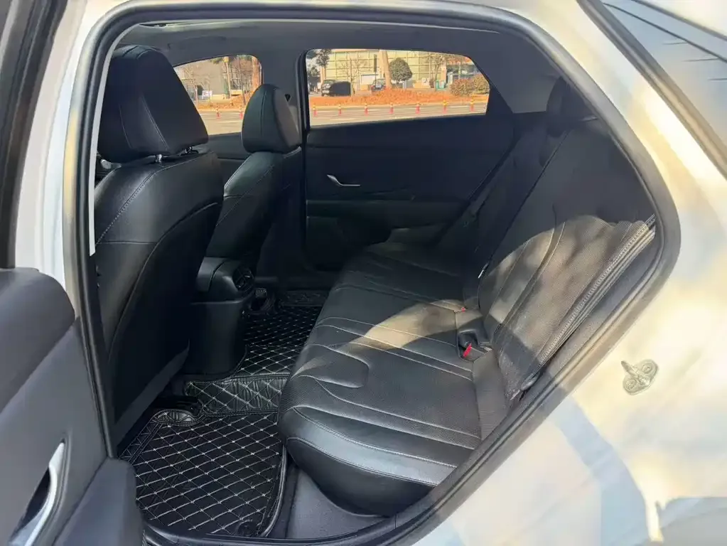 Hyundai Elantra 2023 из CN, фото 6