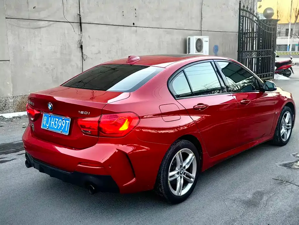 BMW 1 Series 2021 из CN, фото 9