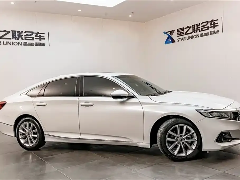 Honda Accord — фото 10