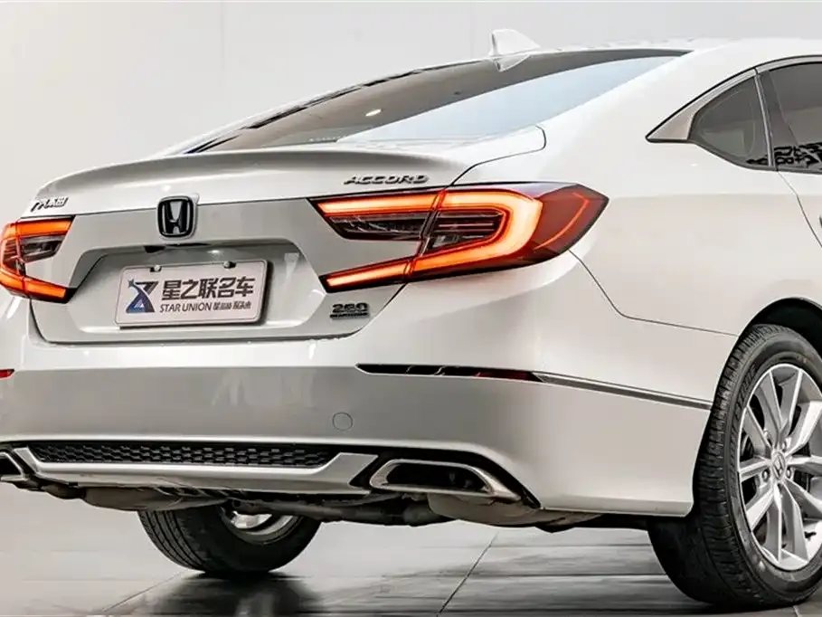 Honda Accord — фото 9