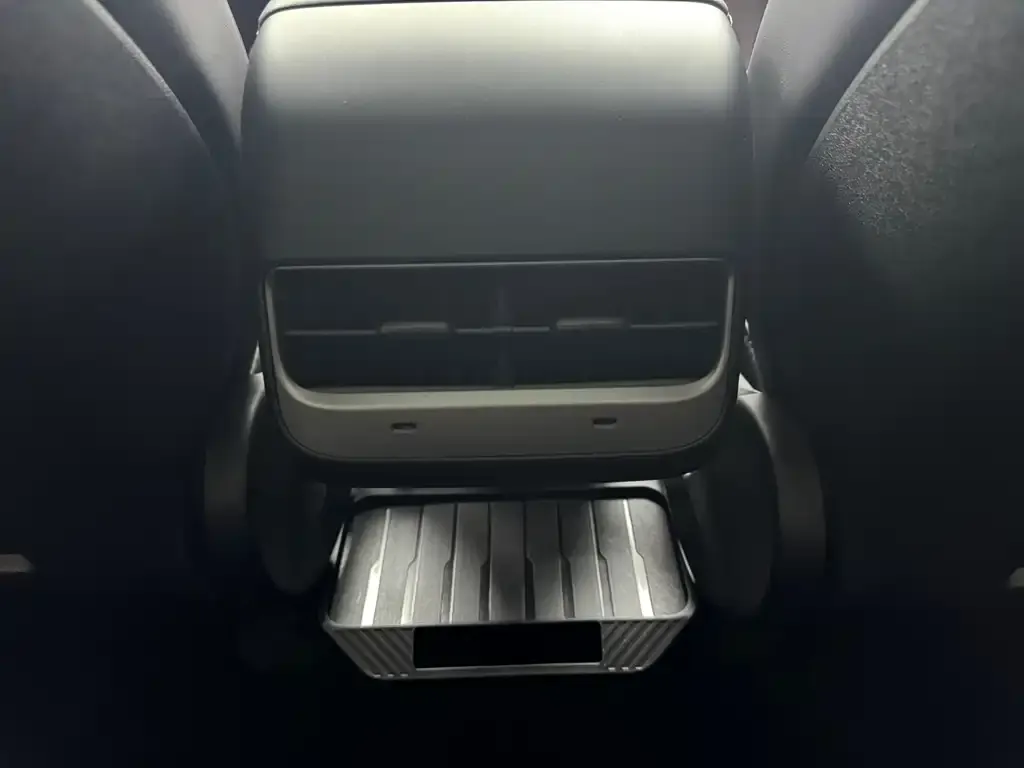 Tesla Model Y 2023 из CN, фото 9