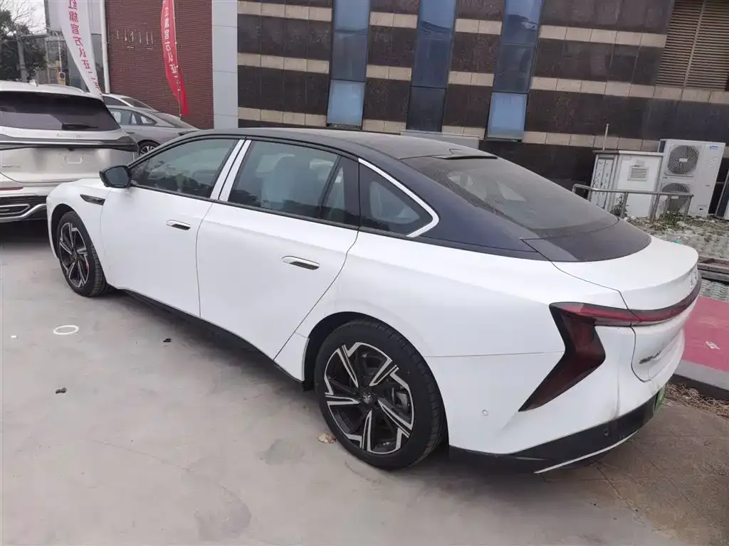 Hongqi EH7 2024 из CN, фото 4
