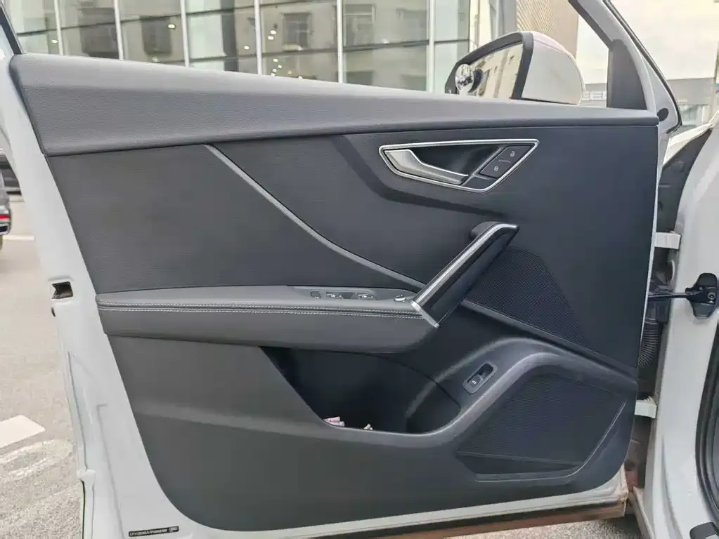 Audi Q2L 2023 из CN, фото 6