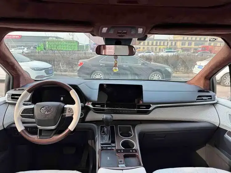 Toyota Sienna 2024 из CN, фото 3