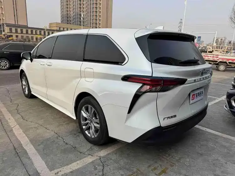 Toyota Sienna 2024 из CN, фото 8