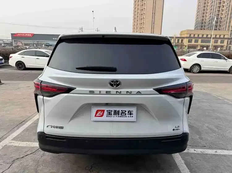 Toyota Sienna 2024 из CN, фото 4