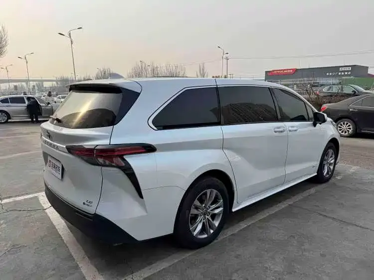 Toyota Sienna 2024 из CN, фото 5