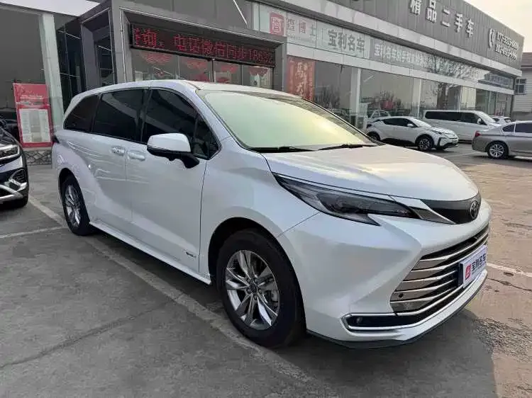Toyota Sienna 2024 из CN, фото 6